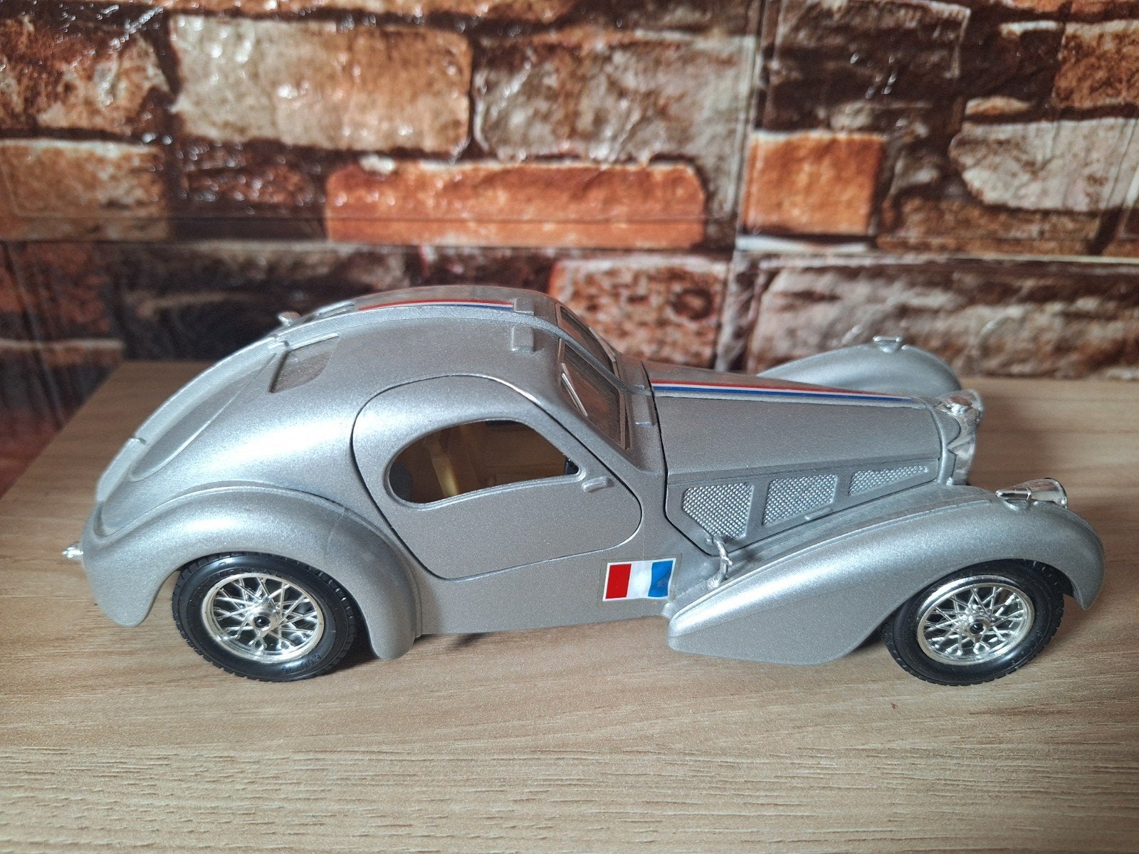 Burago Bugatti Atlantic (1936) Schaalmodel 1:24, Ophalen of Verzenden, Gebruikt