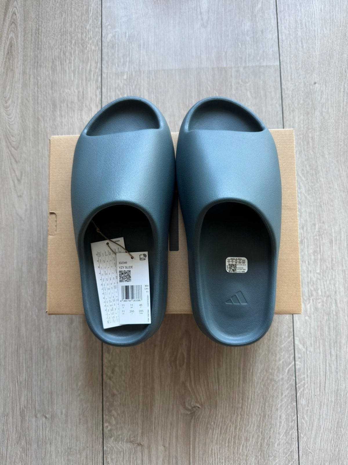Adidas Yeezy Slide Slate Marine in maat 46., Ophalen of Verzenden, Zo goed als nieuw, Overige kleuren