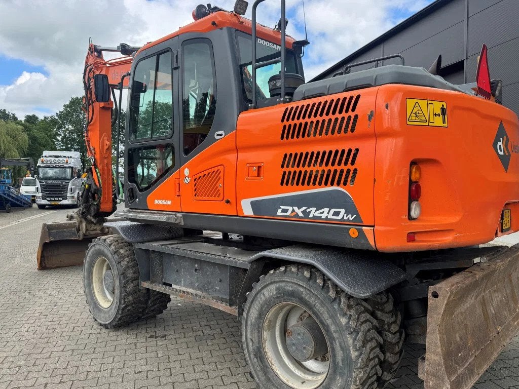 Doosan DX140-5 2017 (bj 2016), Zakelijke goederen, Machines en Bouw | Kranen en Graafmachines, Graafmachine