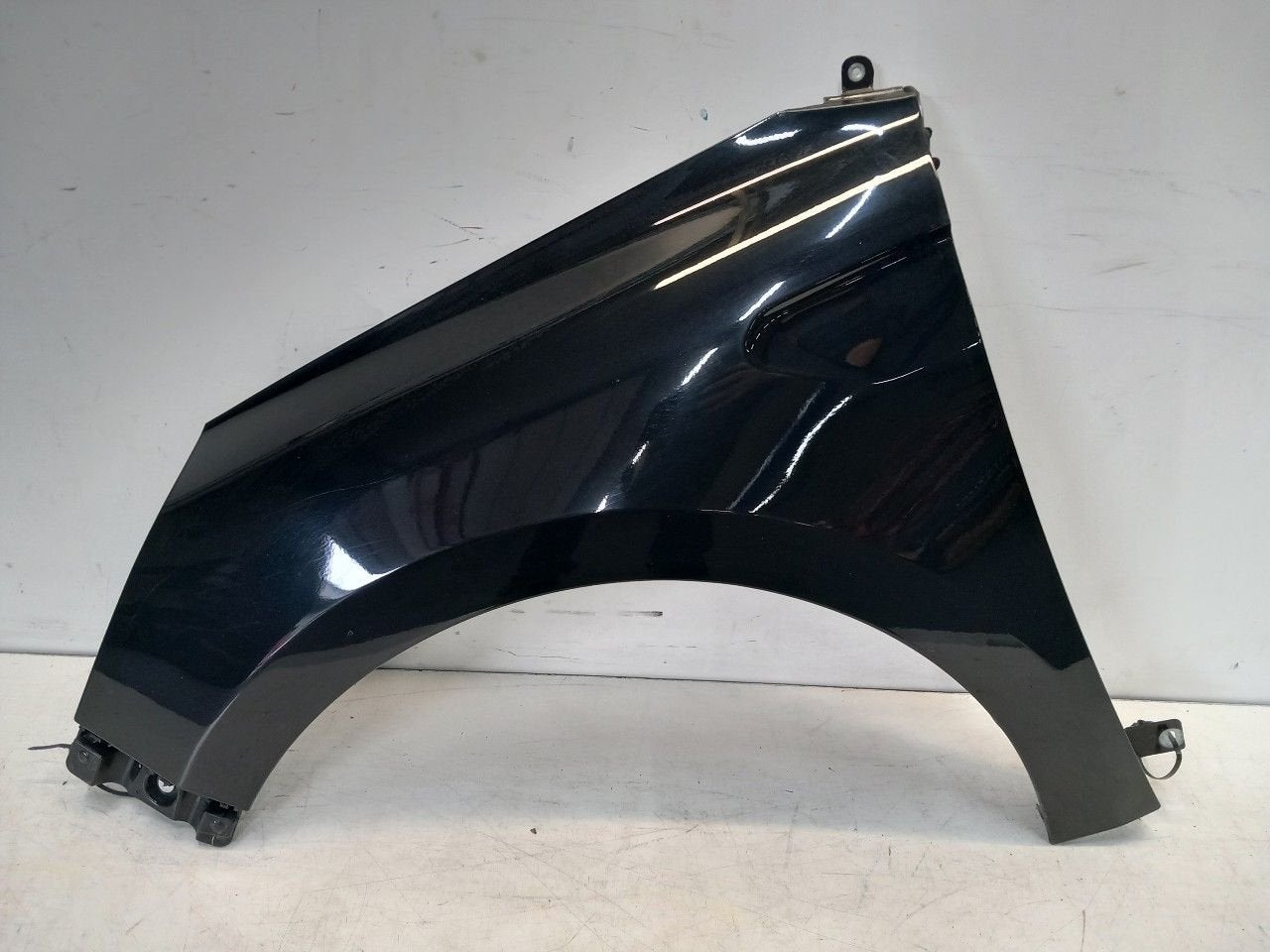 Spatbord links voor Renault Clio, Auto-onderdelen, Carrosserie en Plaatwerk, Onderdelen@venauto.nl, Van der Ven Autorecycling B.V.