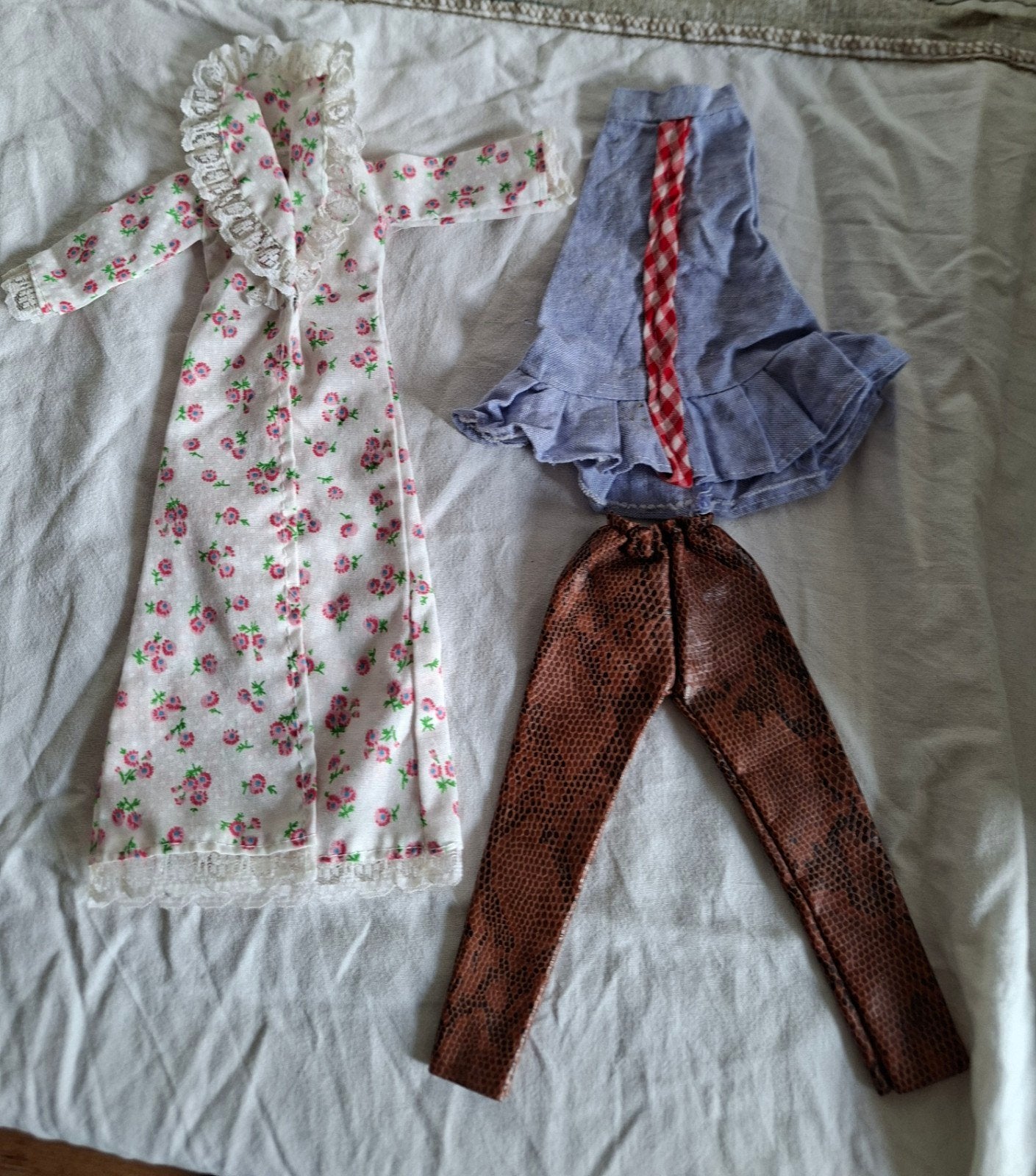 Kleding  geen Barbie: Jurk, Rok en Broek, Ophalen of Verzenden, Gebruikt