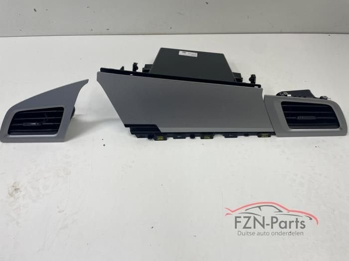 VW Multivan T7 Dashboard Krasje + Luchtroosters Inleg scale, Ophalen of Verzenden, Gebruikt