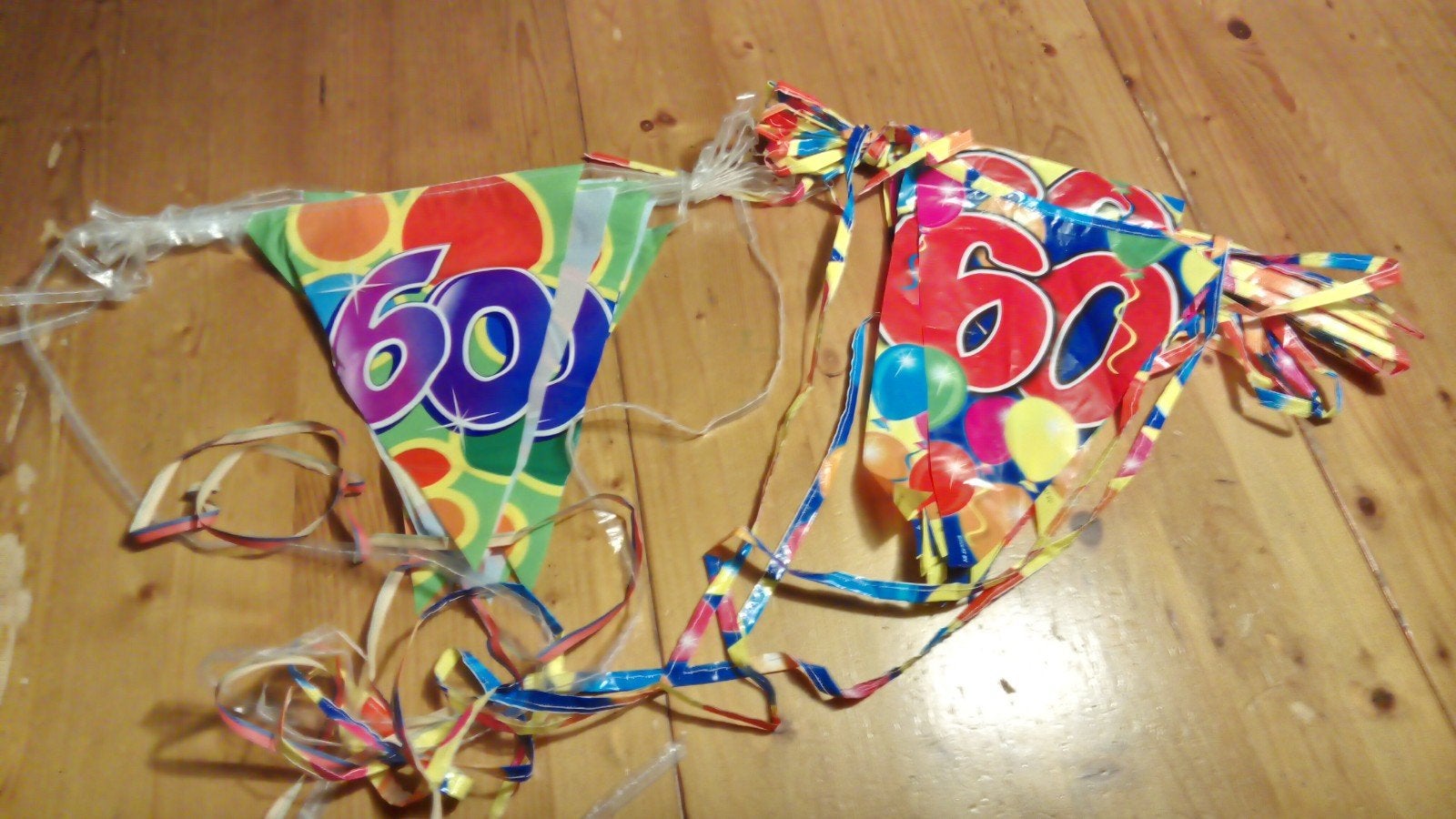 Feestelijke 60 jaar vlaggenlijn - Verjaardag versiering, Hobby en Vrije tijd, Ophalen of Verzenden, Gebruikt, Versiering, Verjaardag