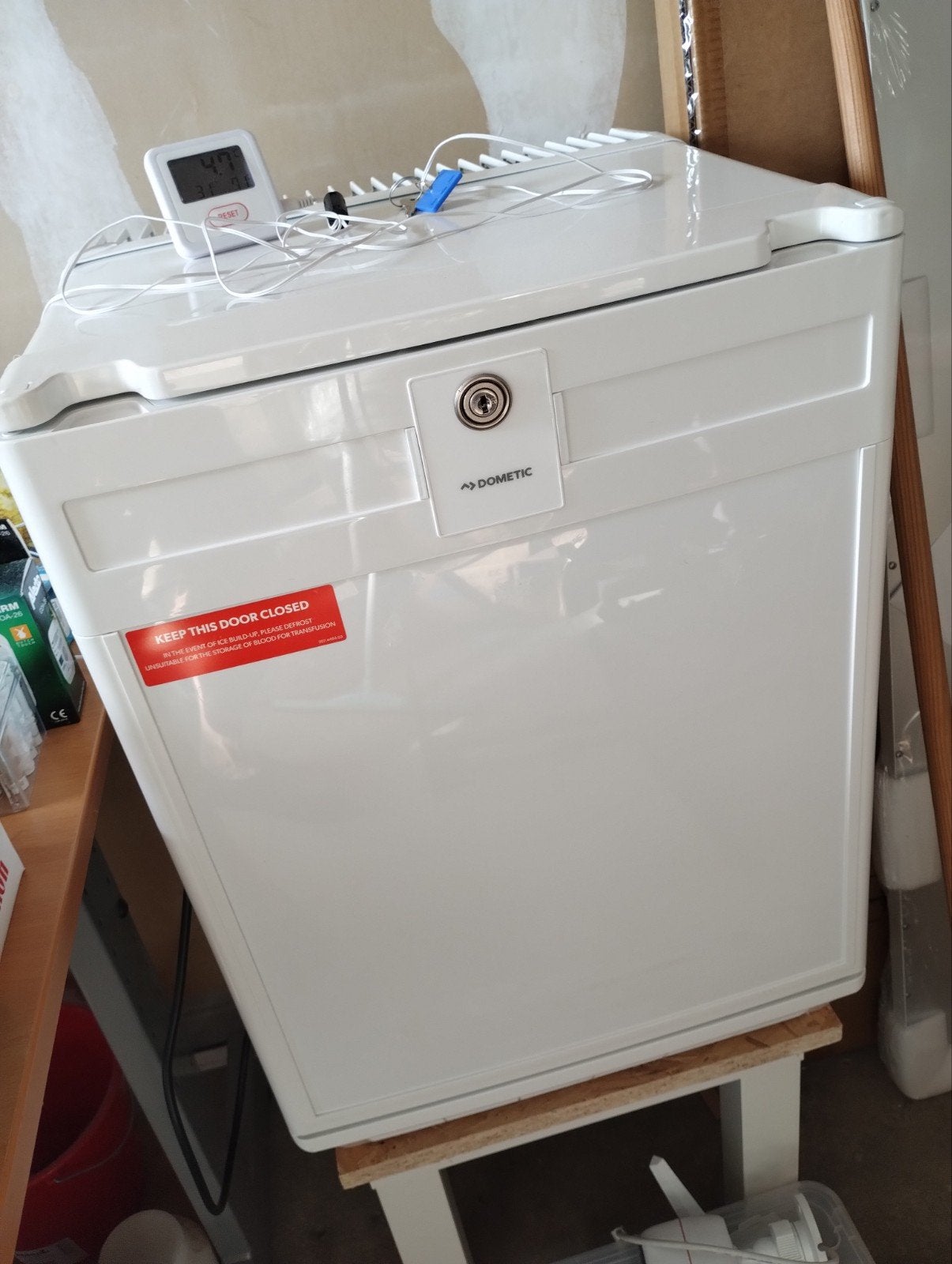 Dometic DS30IHFS, Ophalen, Zonder vriesvak, Minder dan 45 cm, Minder dan 85 cm