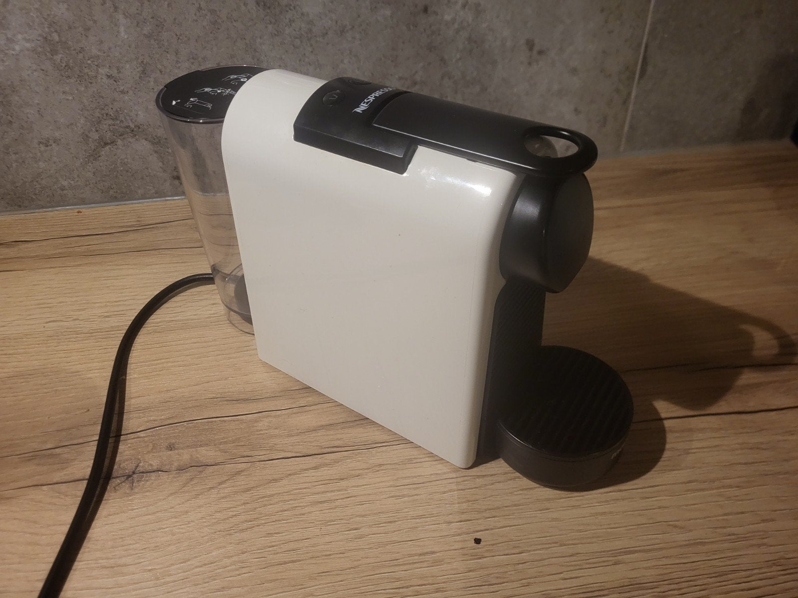 Nespresso Essenza Mini met Aeroccino 3 melkopschuimer, Espresso apparaat, Ophalen of Verzenden, Zo goed als nieuw, 1 kopje