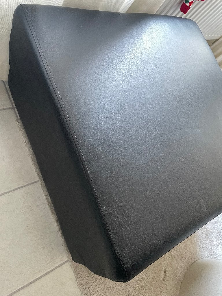 Grote zwarte leren hocker/poef 77x77 cm, Huis en Inrichting, Banken | Voetenbanken en Poefen, Ophalen, Gebruikt, Vierkant, Leer