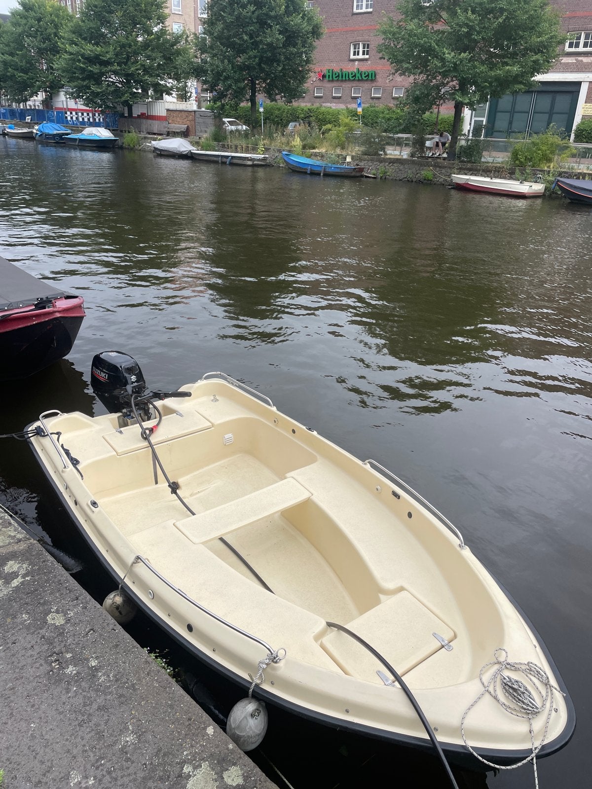 Polyester boot met goede Suzuki buitenboordmotor, Watersport en Boten, Motorboten en Motorjachten, Overige merken, Gebruikt, Afdekzeil