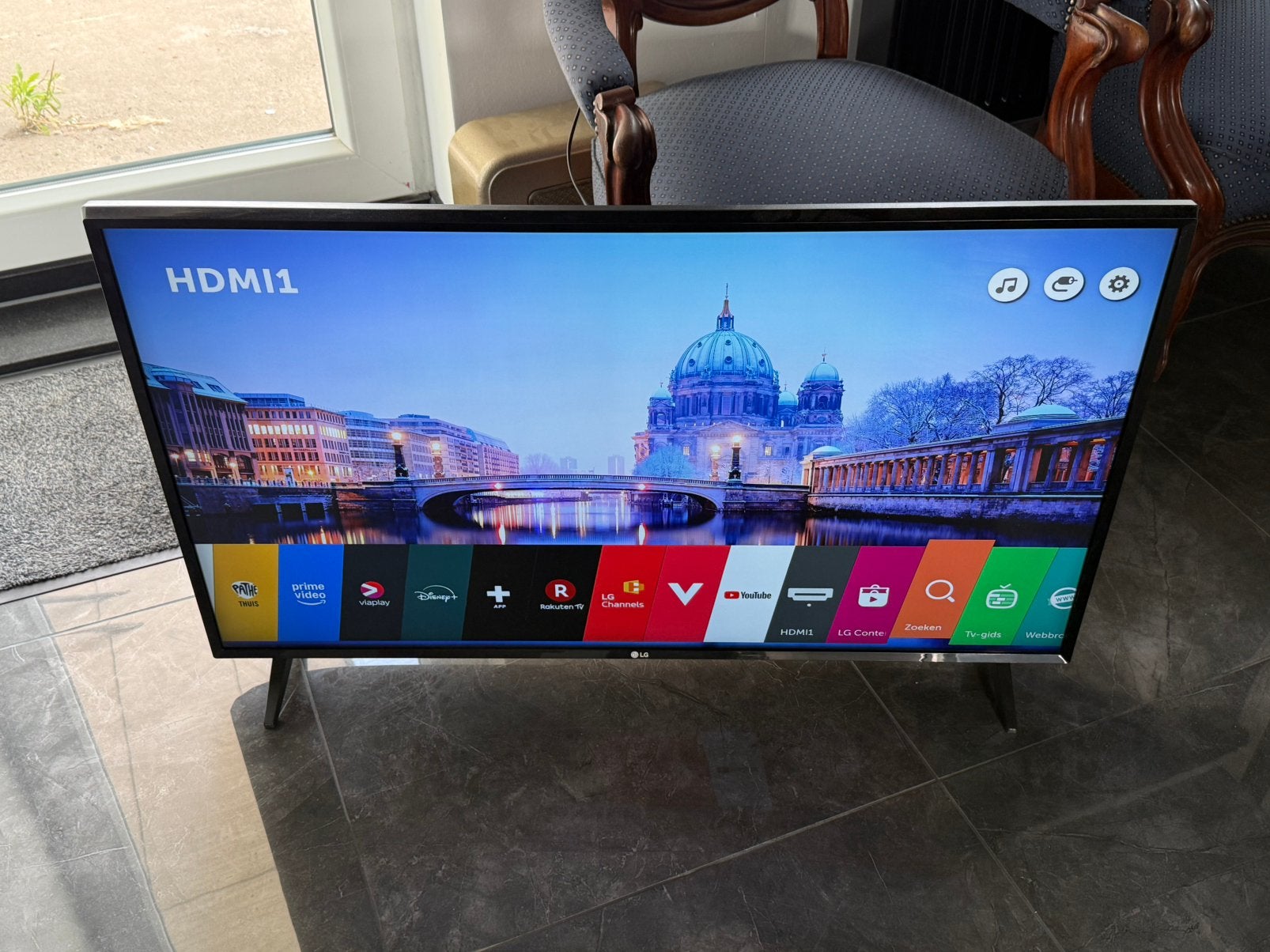 LG 43 Inch 4K UHD Smart Tv WIFI APPS BLEUTHOOT, 50 Hz, Ophalen of Verzenden, Zo goed als nieuw, 100 cm of meer