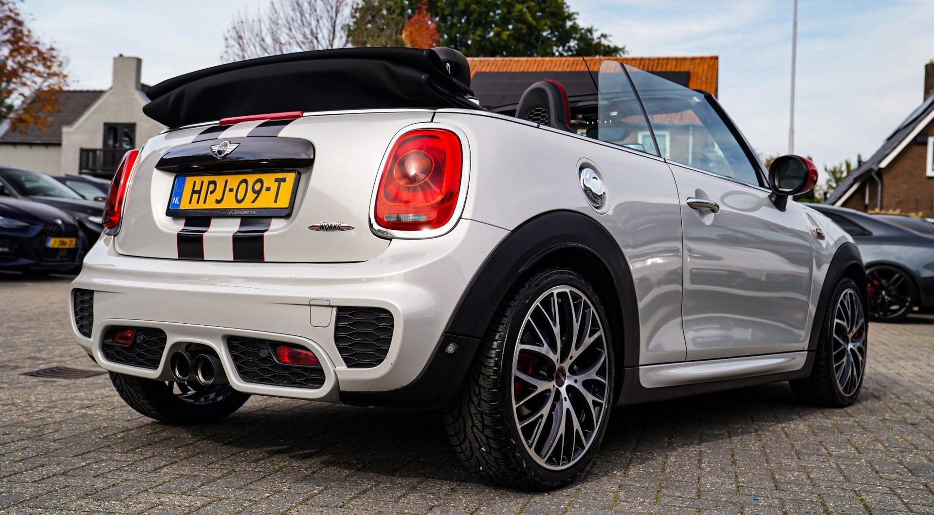 Foto 2 van Mini Cabrio 2.0 John Cooper Works Chili | Cabriolet | Luxe L