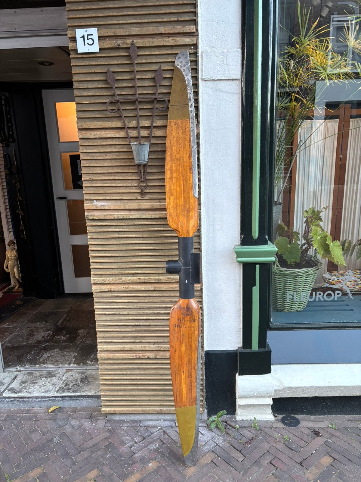 Antieke houten vliegtuig propeller., Ophalen