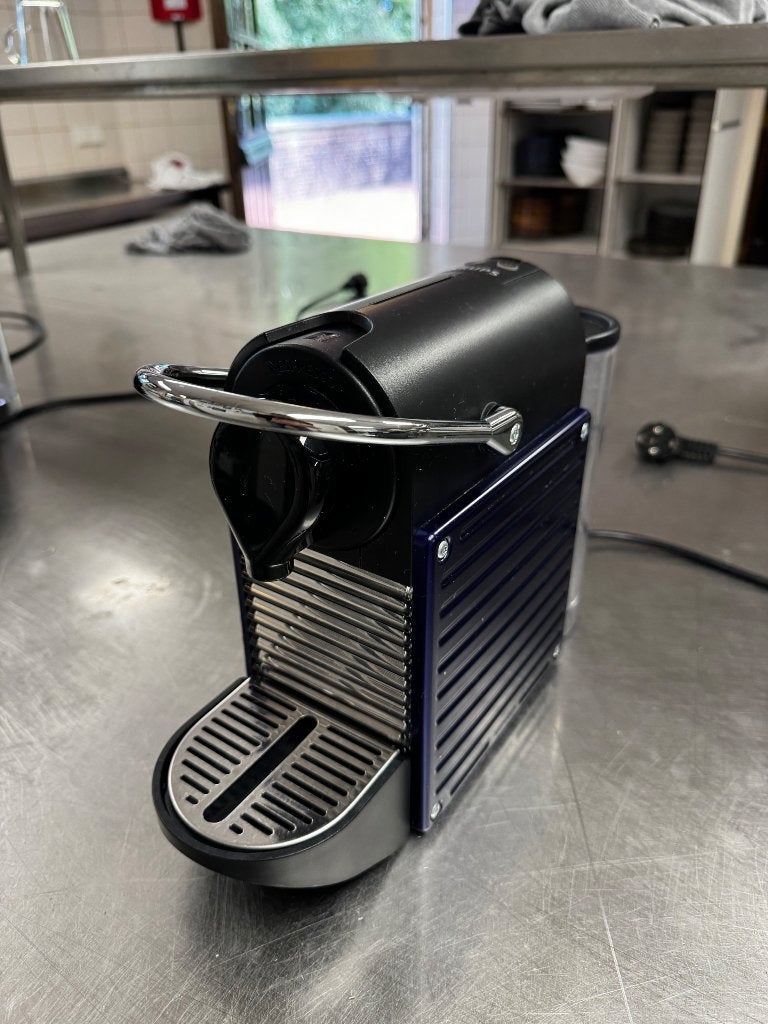 Krups Nespresso koffiemachine – XN3005/XN3009 – zwart/blauw, Ophalen, Gebruikt, Koffiemachine, Koffiepads en cups