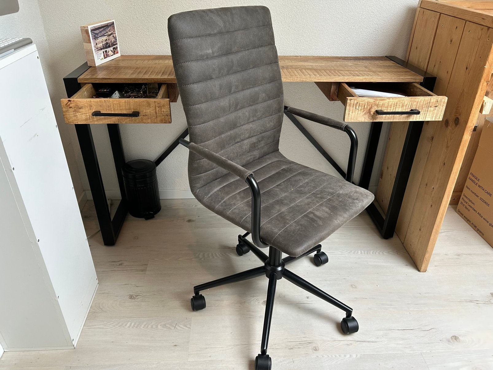 Bureau, Huis en Inrichting, Bureaus, Ophalen, Zo goed als nieuw