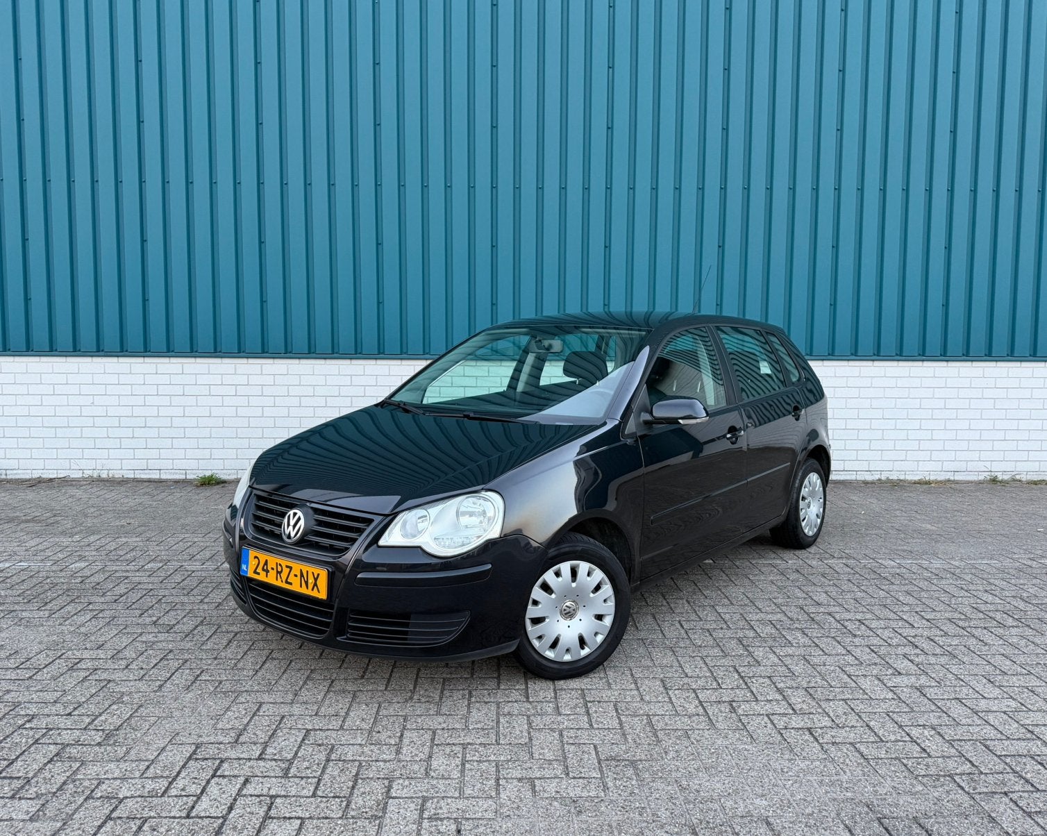 Volkswagen Polo 1.4 5DRS | AIRCO | NAP | LAGE KMSTAND |, Voorwielaandrijving, Zwart, 4 cilinders, Zwart