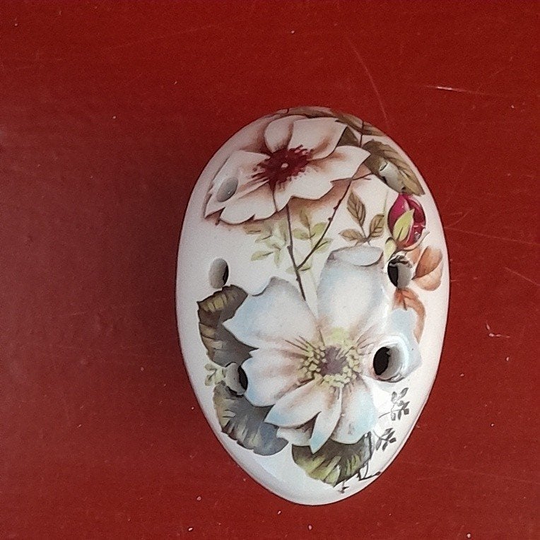 Pomander in de vorm van een ei. Bloemmotief, Ophalen of Verzenden, Gebruikt, Overige typen