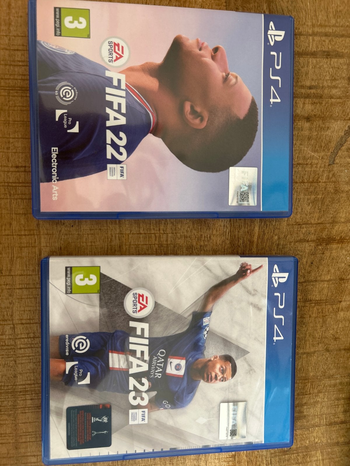 FIFA 22 & FIFA 23 PS4 - Voetbalgames Bundel, Eén computer, Ophalen of Verzenden, Zo goed als nieuw, Sport