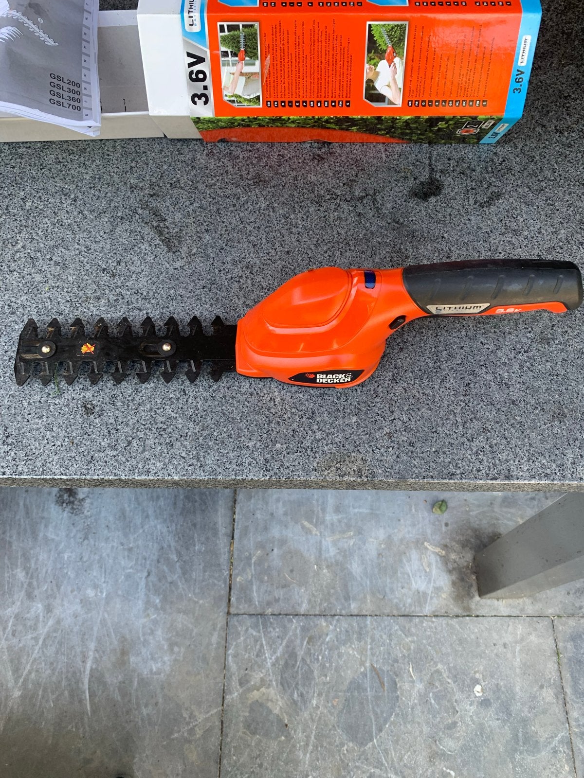 Black & Decker 3.6V Lithium Heggenschaar/Grastrimmer, Ophalen, Zo goed als nieuw, Accu