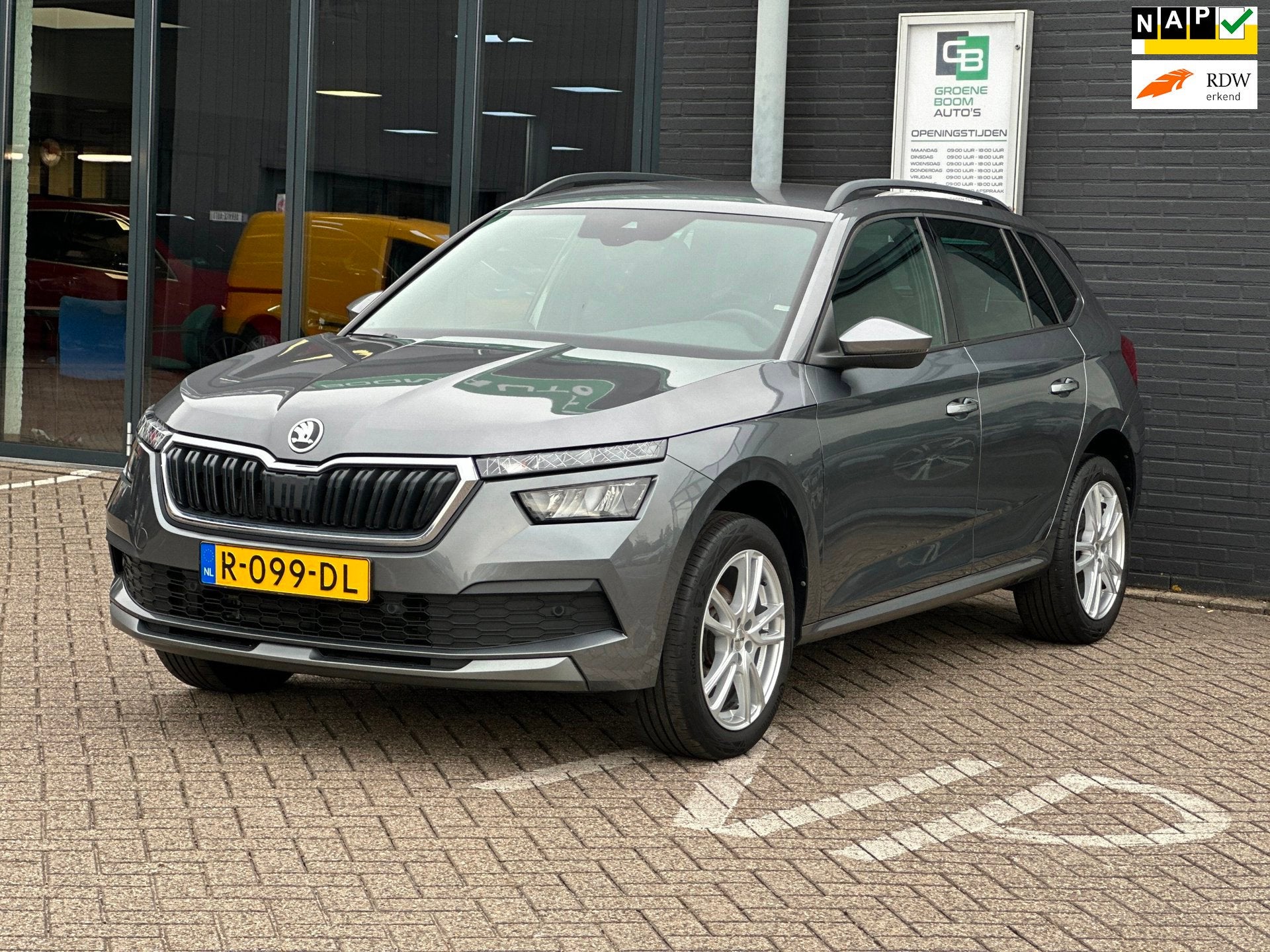 Skoda Kamiq 1.0 TSI Sport Business/1STE EIG/APP-CONNECT/AUTO, Auto's, Stof, Gebruikt, Euro 6, Origineel Nederlands
