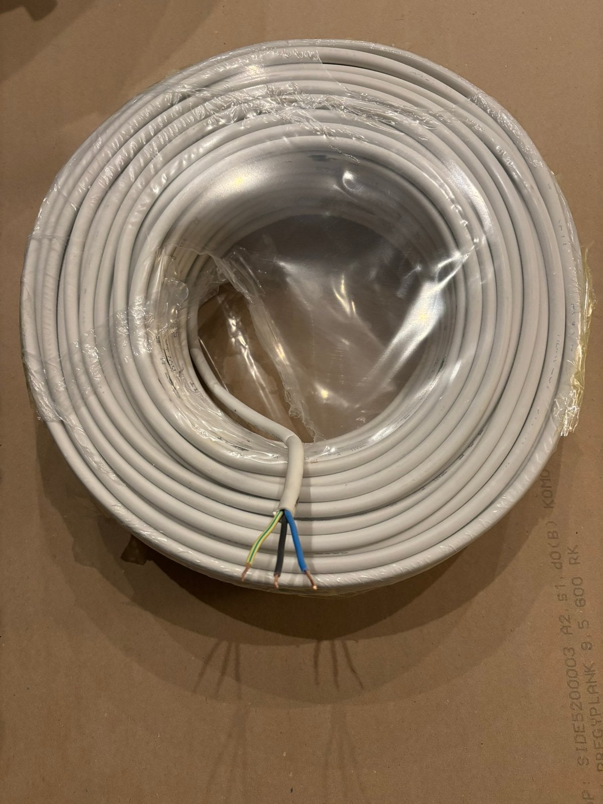 Nieuwe rol VMVL (H05VV-F) kabel 3x2.5mm wit - 100 meter, Doe-het-zelf en Verbouw, Elektra en Kabels, Ophalen of Verzenden, Nieuw