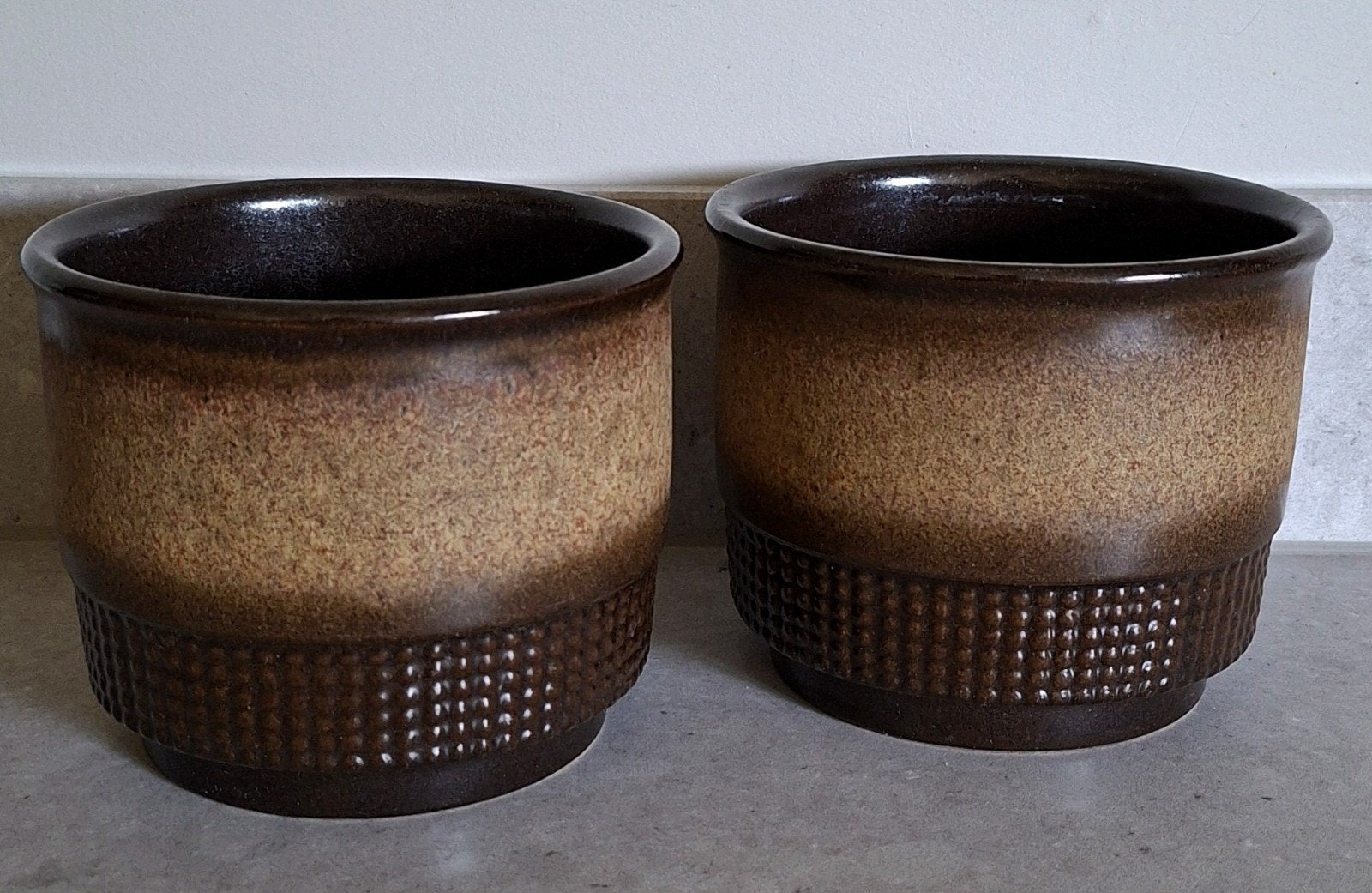 2 Vintage Bloempotten – Jaren 70 Retro – Bruin/Beige, Rond, Binnen, Ophalen of Verzenden, Aardewerk