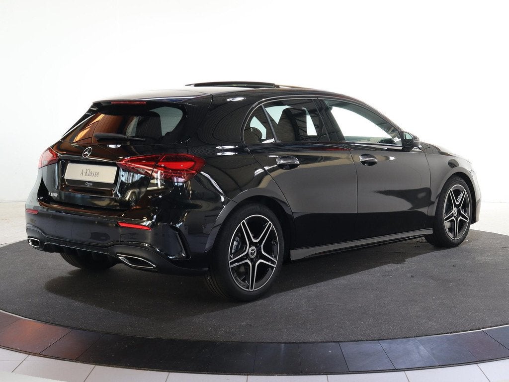 Mercedes-Benz A-Klasse 180 Business Solution AMG | Panoramas, Auto's, Mercedes-Benz, 136 pk, 4 cilinders, Zwart, Bedrijf