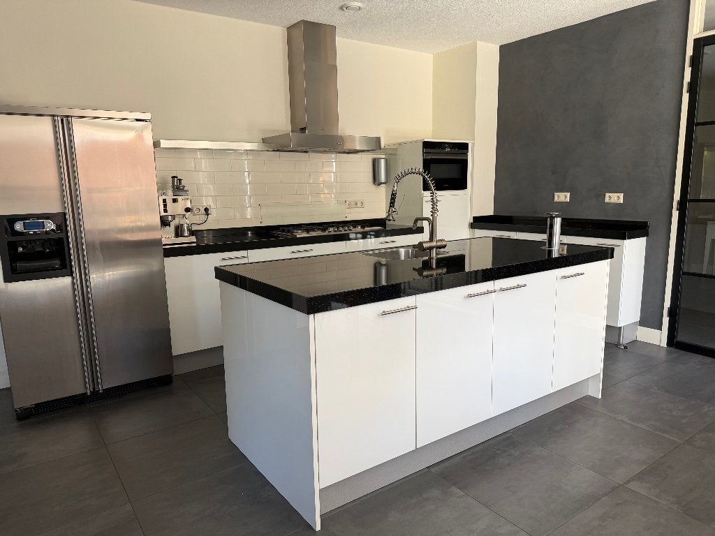Eiland keuken wit hoogglans, Ophalen, Wit, Graniet of Steen, Zo goed als nieuw