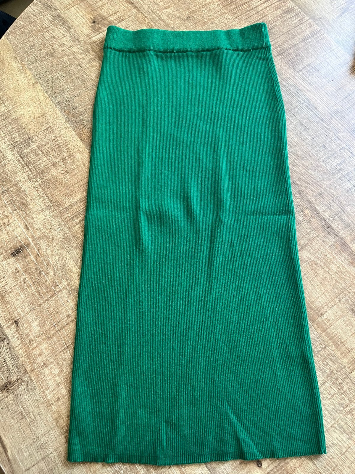 Leuke felgroene stretch rok Zara maat S!, Kleding | Dames, Rokken, Ophalen of Verzenden, Zo goed als nieuw, Maat 36 (S), Onder de knie
