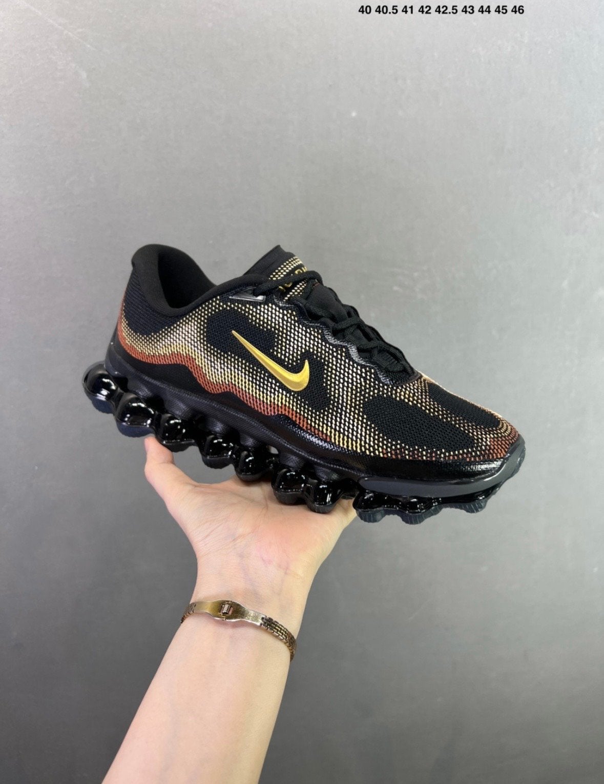 Nike Air Liquid Max "Bright Crimson / Metallic Gold", Ophalen of Verzenden, Nieuw, Overige kleuren, Sneakers of Gympen