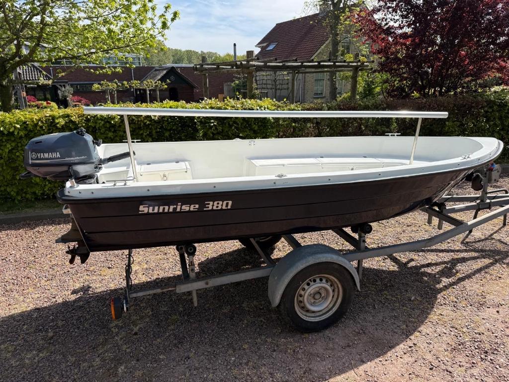 Boot met motor, trailer en afdekzeil, Buitenboordmotor, Polyester, Benzine, Ophalen