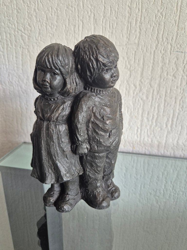 Beeldje Meisje en Jongen - Geert Kunen (ca. 18 cm), Ophalen of Verzenden, Zo goed als nieuw, Mens