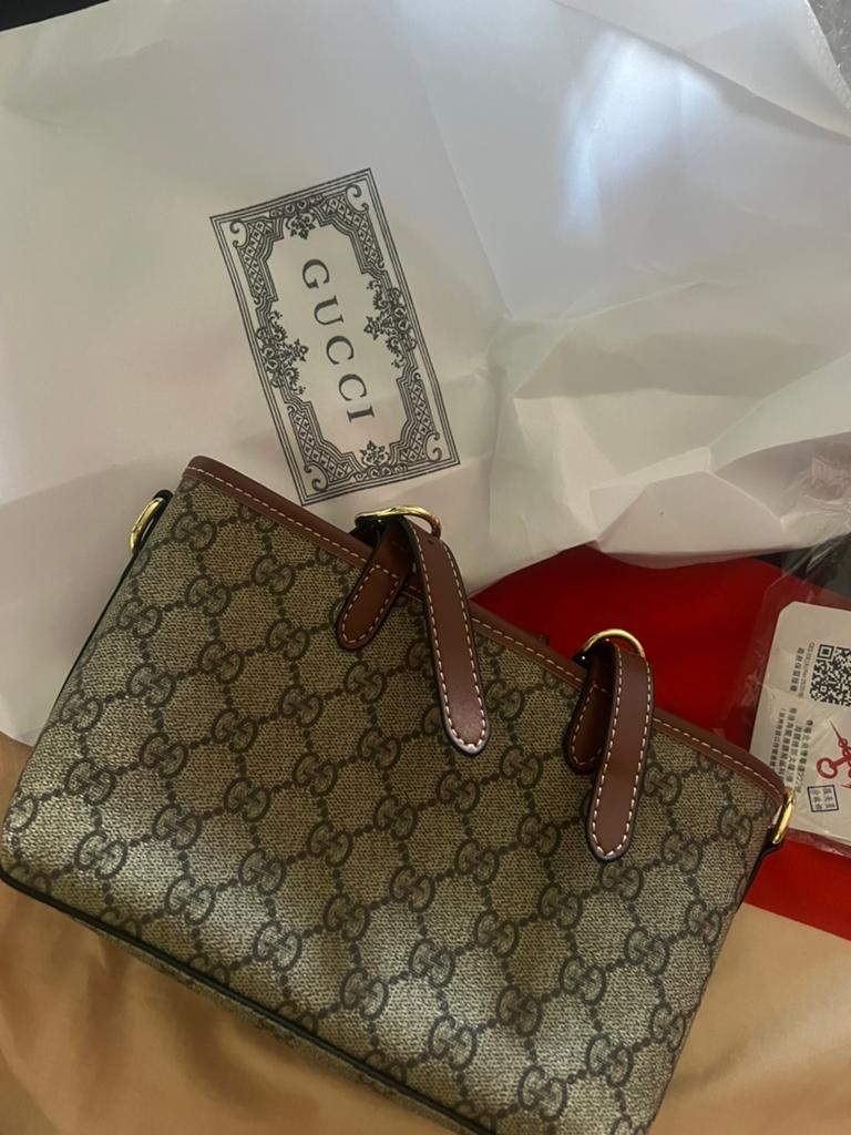 Gucci Emblem mini bag, Ophalen of Verzenden, Nieuw, Bruin, Schoudertasje