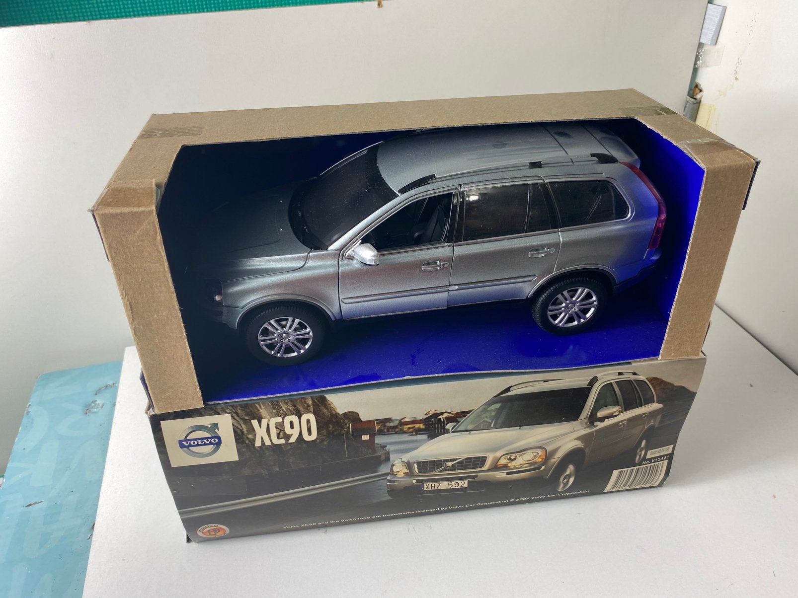 1:18 VOLVO XC90-“official licensed volvo product”-kunststof, Ophalen of Verzenden, Nieuw, Auto, Overige merken