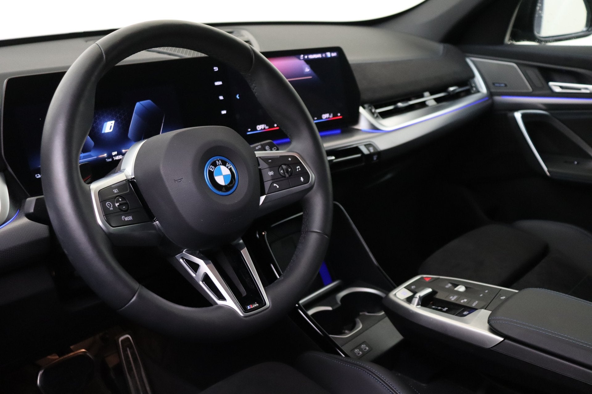 BMW iX1 eDrive20 M Sport / Panoramadak / Sportstoelen / Acht, Auto's, Met garantie (alle), 24 min, Zwart, Origineel Nederlands