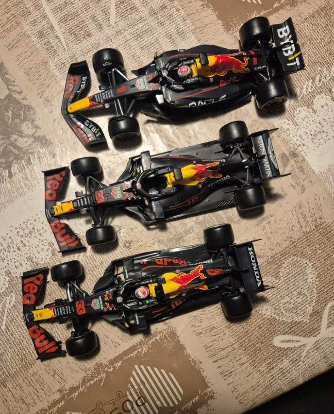 Red Bull Racing  modelauto's, Ophalen of Verzenden, Gebruikt