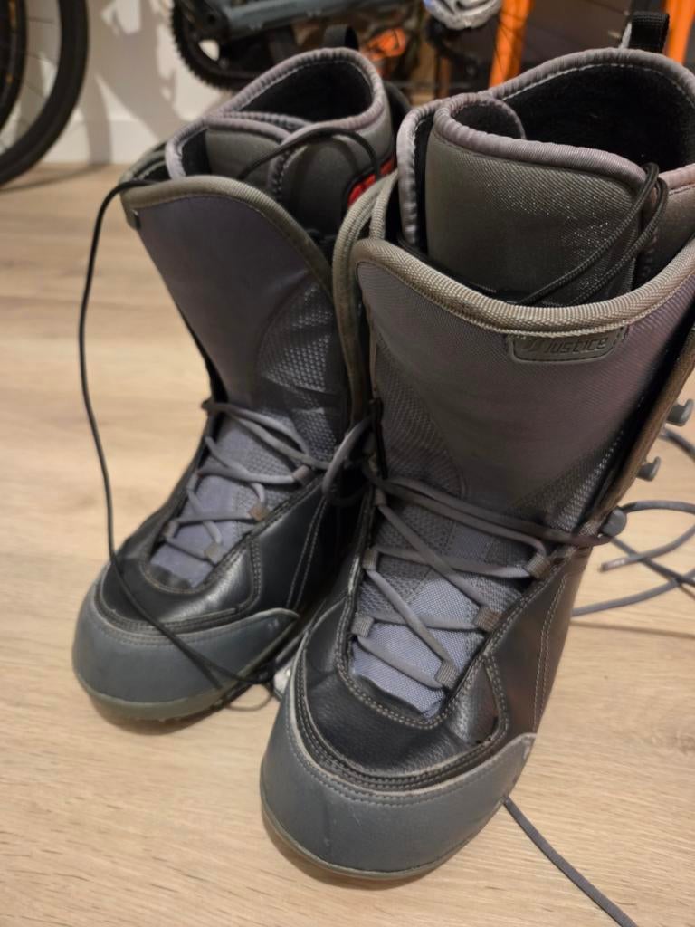 Flow Justice Snowboard Boots - Maat 28, EU 42/43 (US 10), Sport en Fitness, Snowboarden, Ophalen of Verzenden, Gebruikt, Schoenen