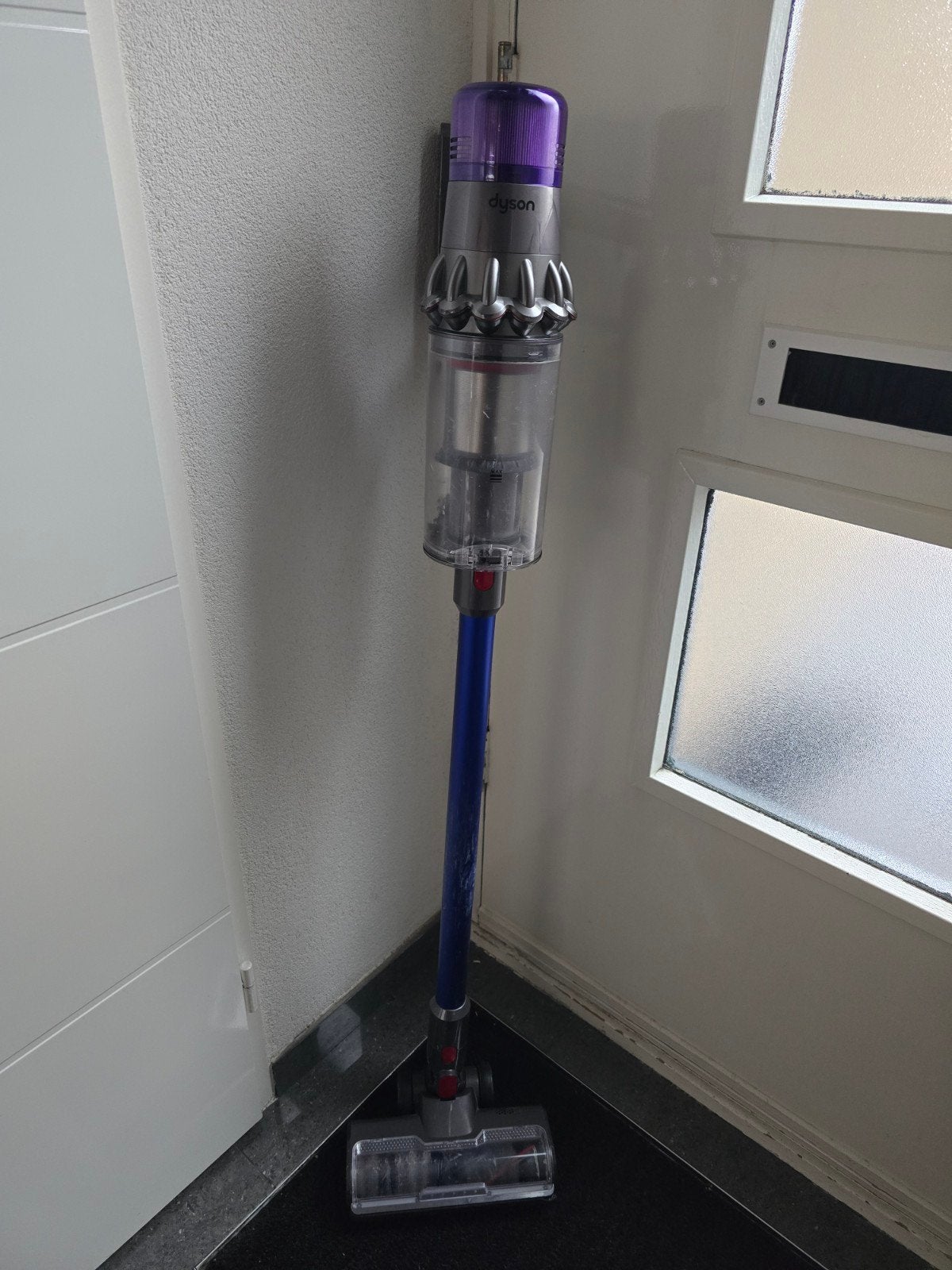 Dyson V11 steelstofzuiger + accessoires + wandhouder, Ophalen, Gebruikt, Draadloos, Dyson