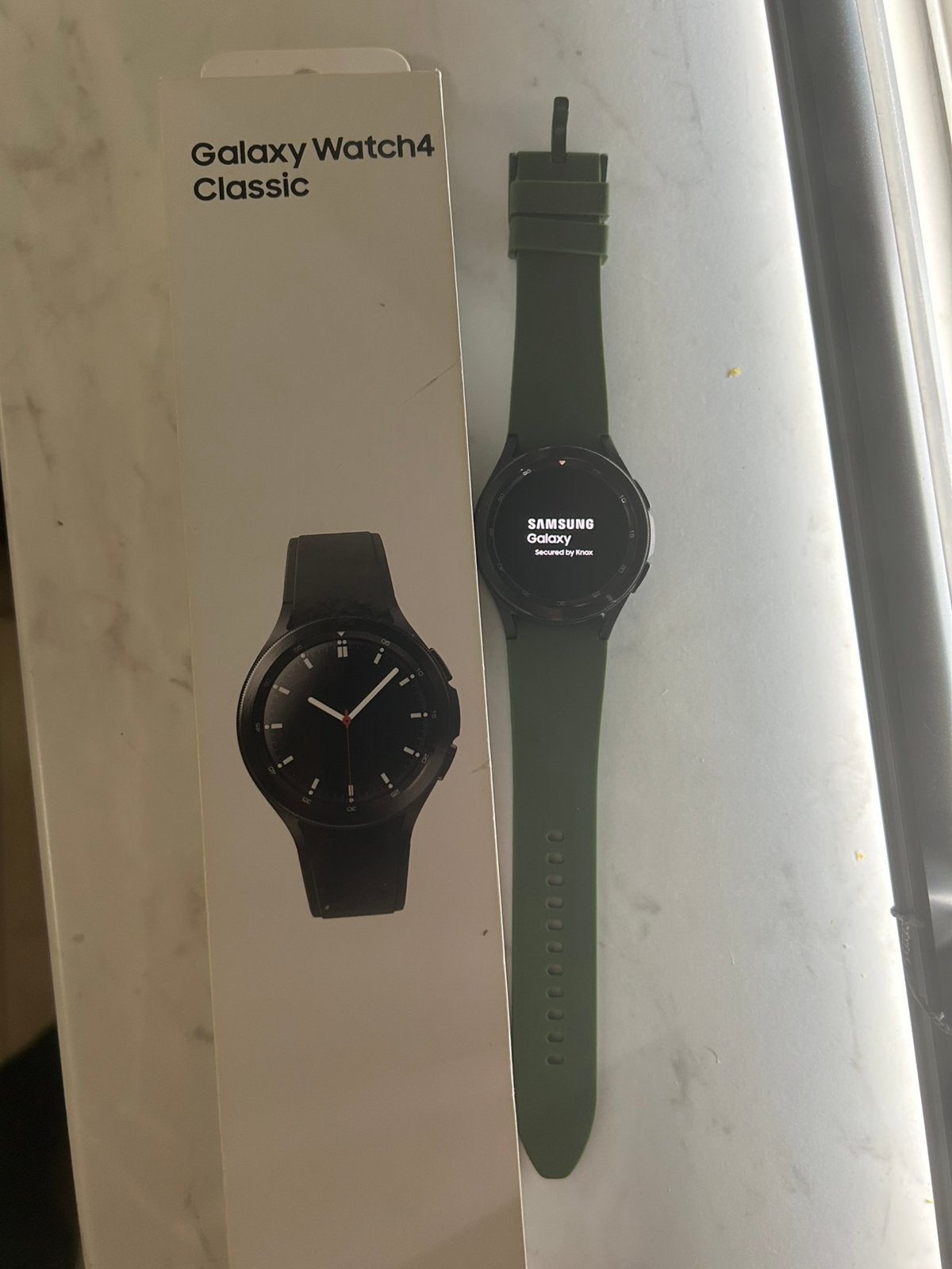 Samsung galaxy smart watch 4, Ophalen, Zwart, Zo goed als nieuw, Waterdicht