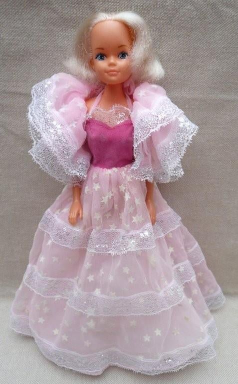 Hongkong Roze Beauty (nostalgische barbieachtige pop), Verzamelen, Poppen, Ophalen of Verzenden, Gebruikt, Pop