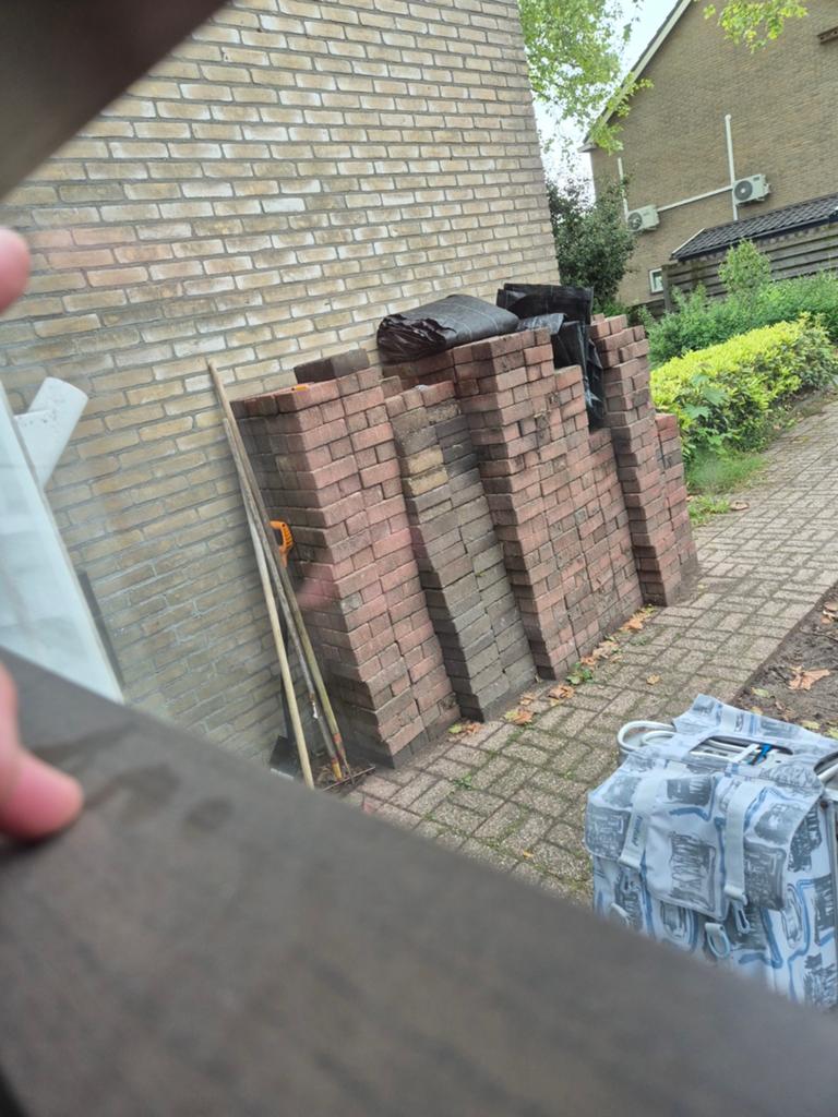 Gebruikte bakstenen voor tuin of bestrating, Ophalen