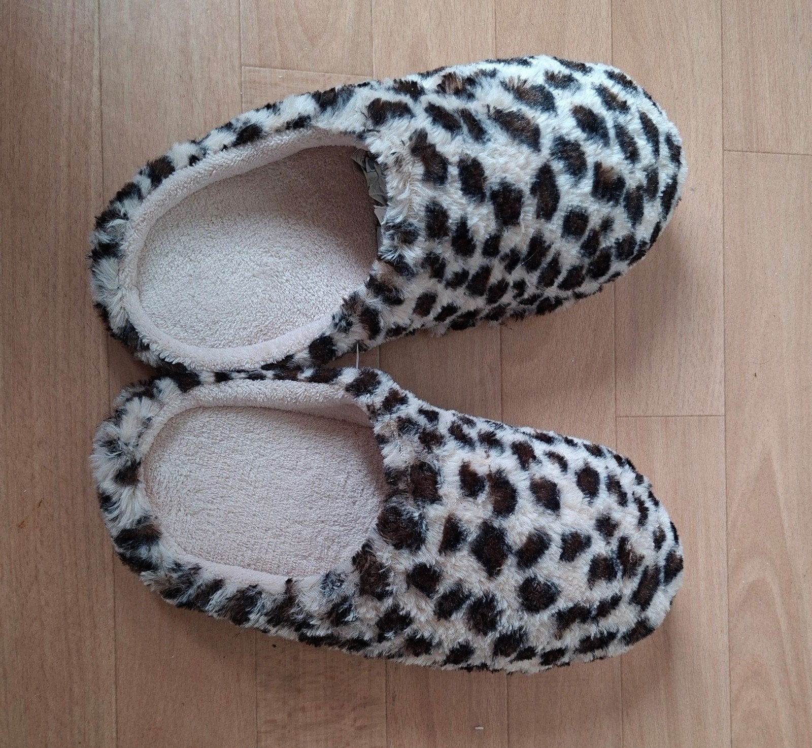 Comfortabele pantoffels - maat 40 - Nieuw, Kleding | Dames, Ophalen of Verzenden, Nieuw, Overige kleuren, Pantoffels of Sloffen