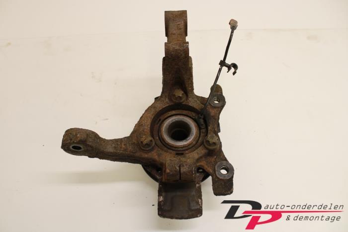 Fusee links-voor van een Opel Astra