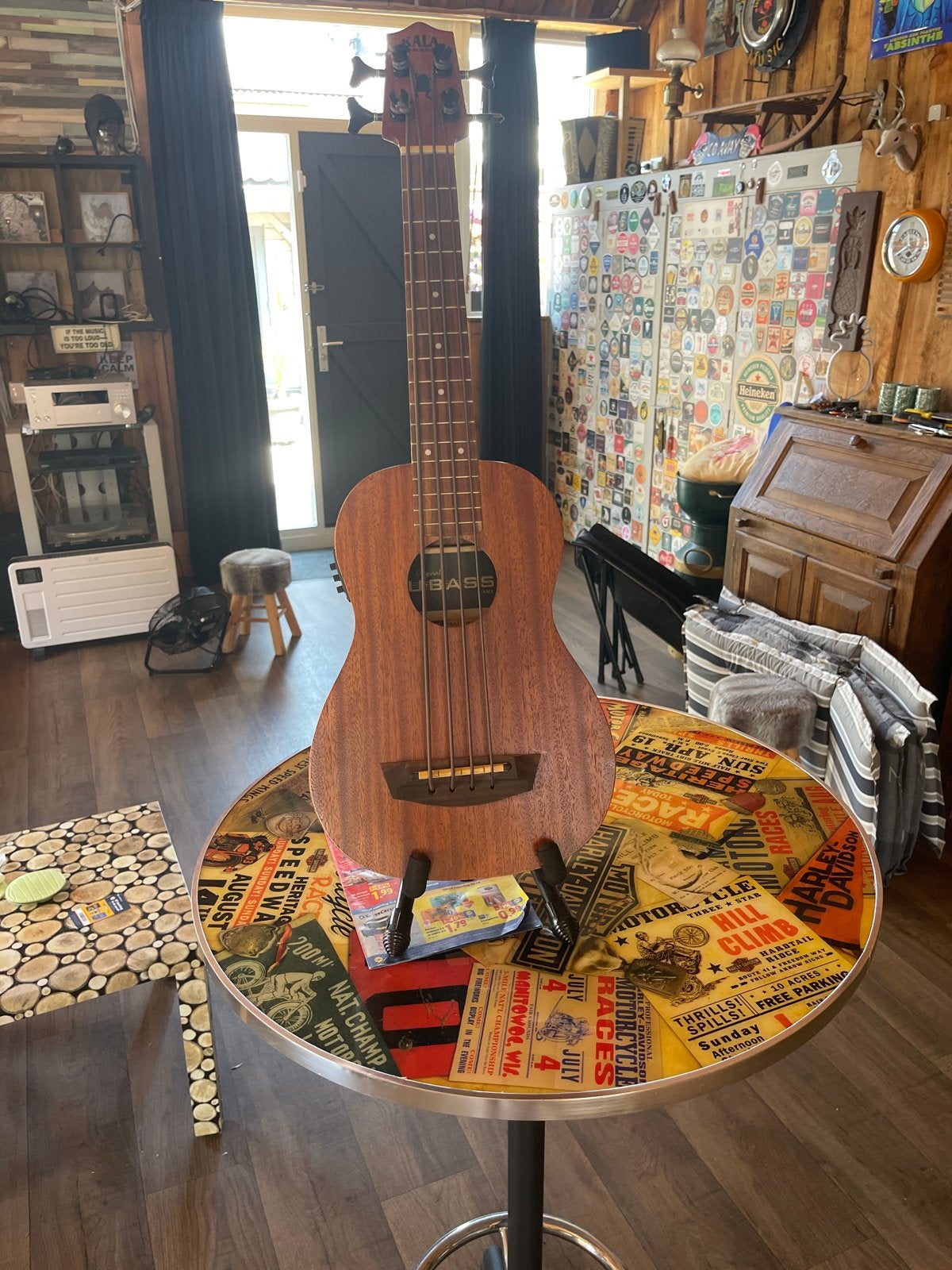 Kala U-Bass Akoestische Basgitaar met ingebouwde tuner, Ophalen of Verzenden, Zo goed als nieuw, Akoestisch