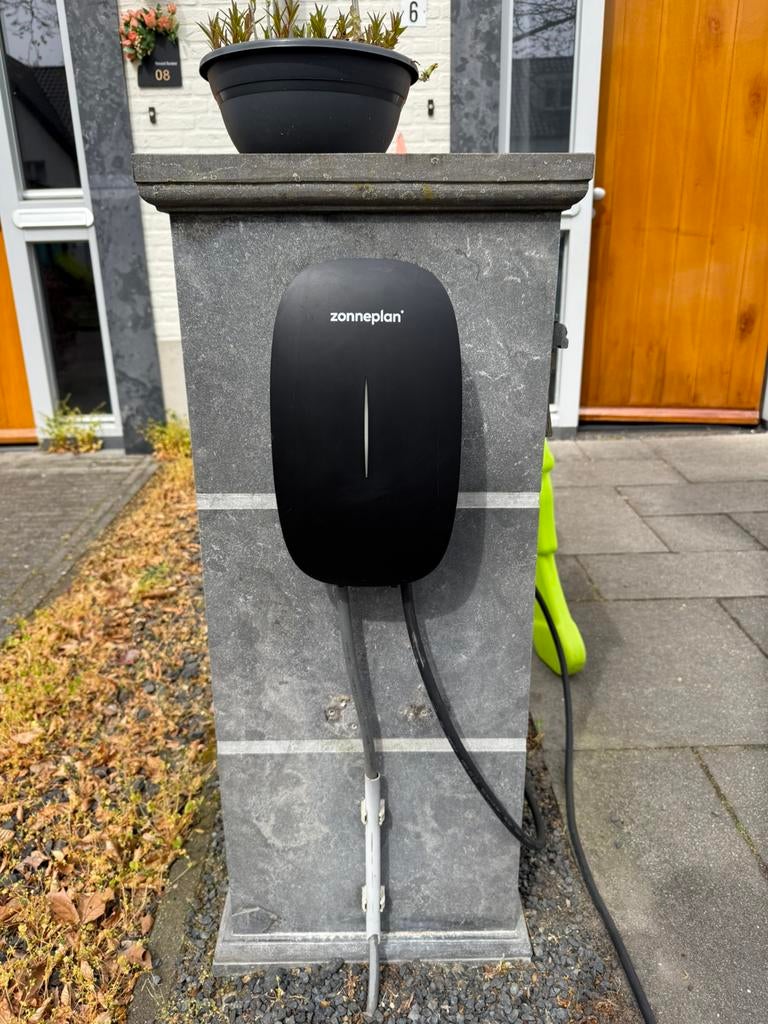 Zonneplan charge 2 incl vaste kabel van 7.5 meter, Ophalen, Zo goed als nieuw, Laadkabel