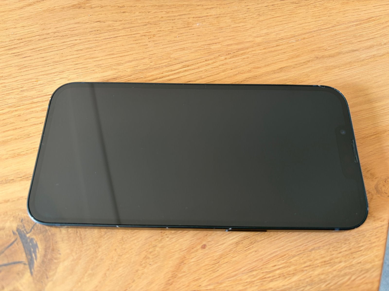 Foto 2 van Apple iPhone 13 - midnight sky - 128 GB