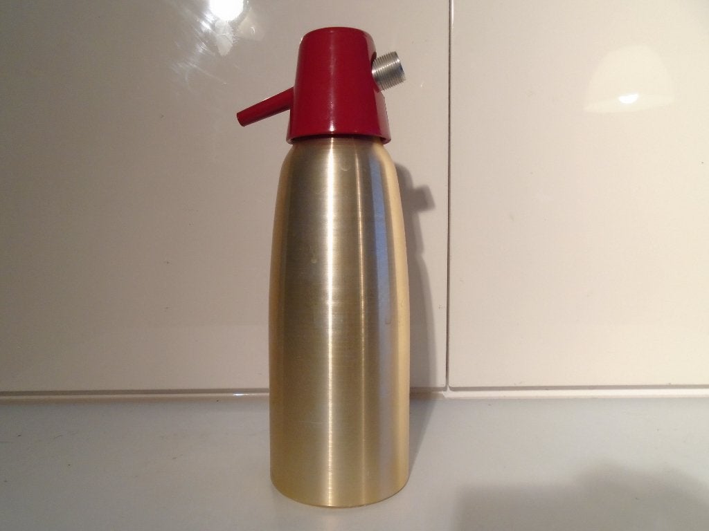 Goudkleurige spuitwater fles Voor show/decoratie, Ophalen of Verzenden, Huis en Inrichting
