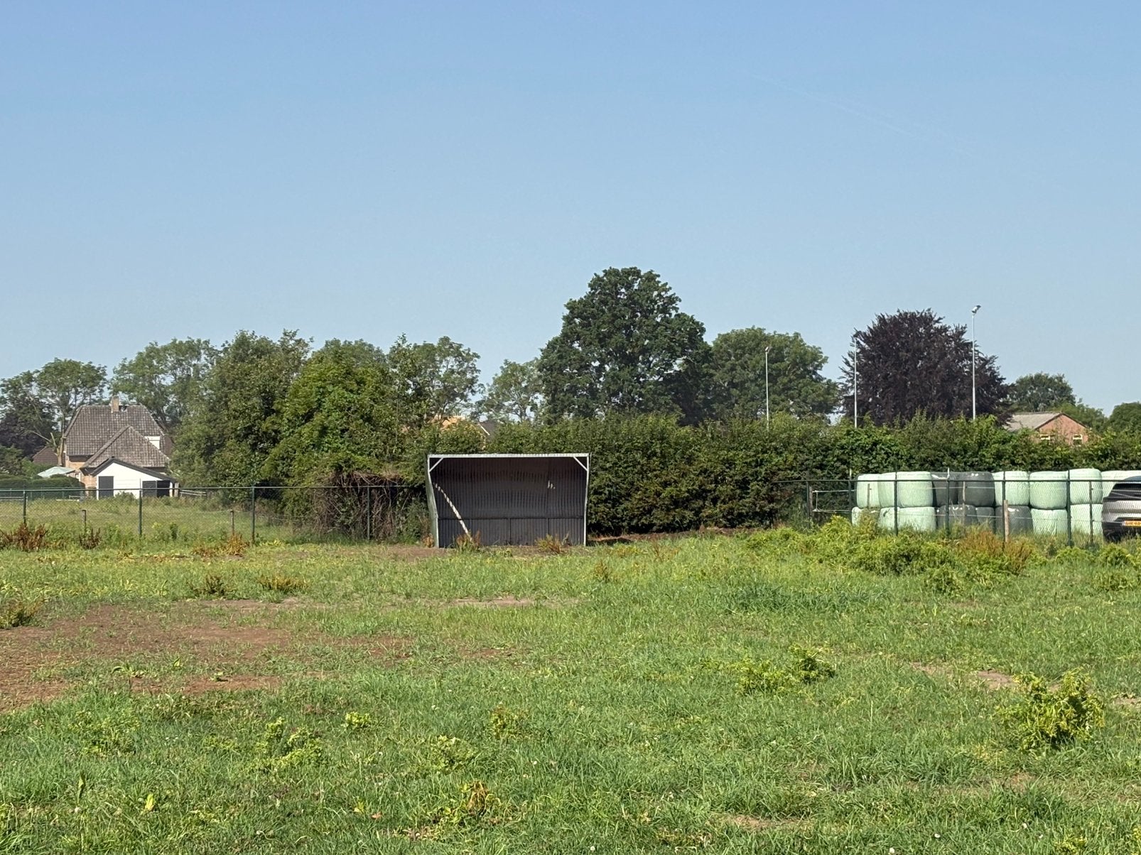 weiland met schuilstal, Dieren en Toebehoren, Stalling en Weidegang, 2 of 3 paarden of pony's