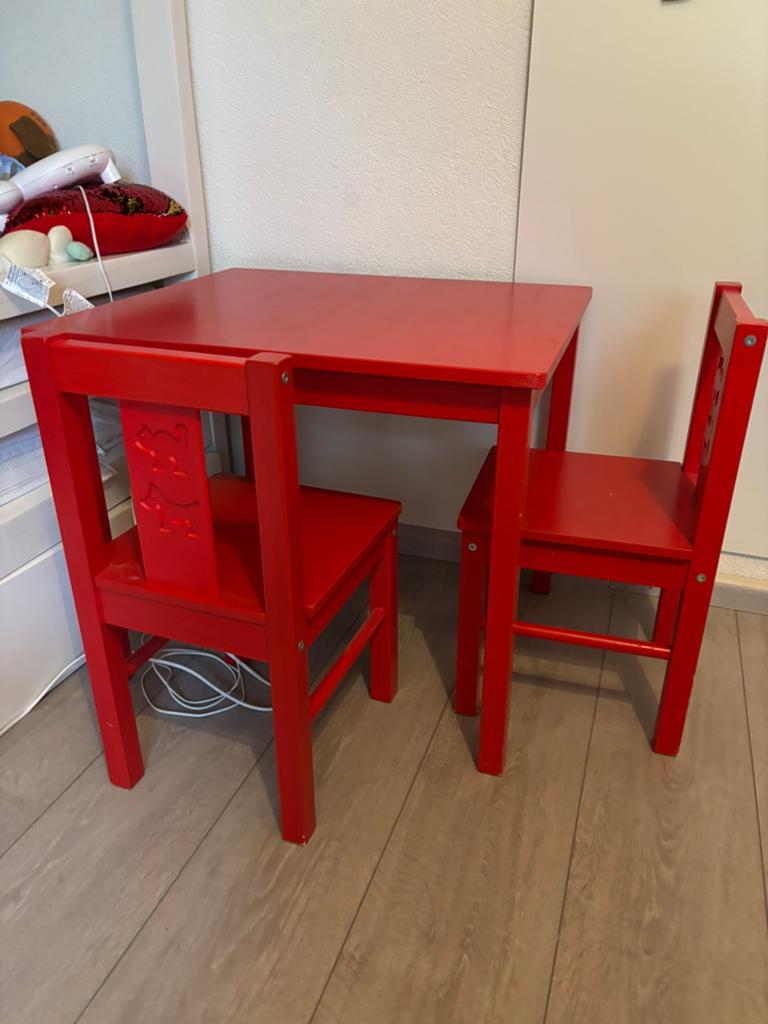 Tafel en 2 stoeltjes Kritter Ikea, Kinderen en Baby's, Kinderkamer | Tafels en Stoelen, Ophalen, Gebruikt, Tafel(s) en Stoel(en)