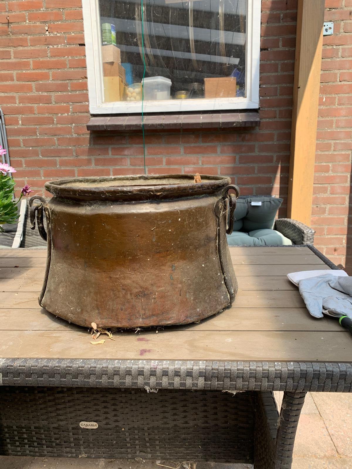 Koperen emmer, Ophalen