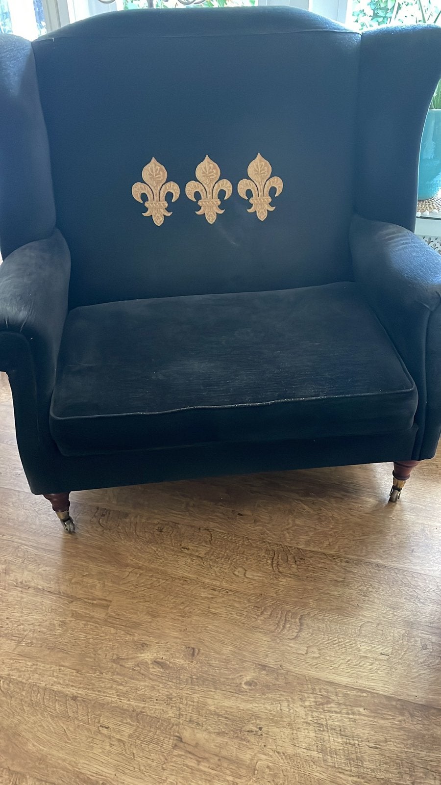 Loveseat donkerblauw  met gouden  lelies, Huis en Inrichting, Fauteuils, Ophalen, Gebruikt, Kan overal bij, Minder dan 75 cm