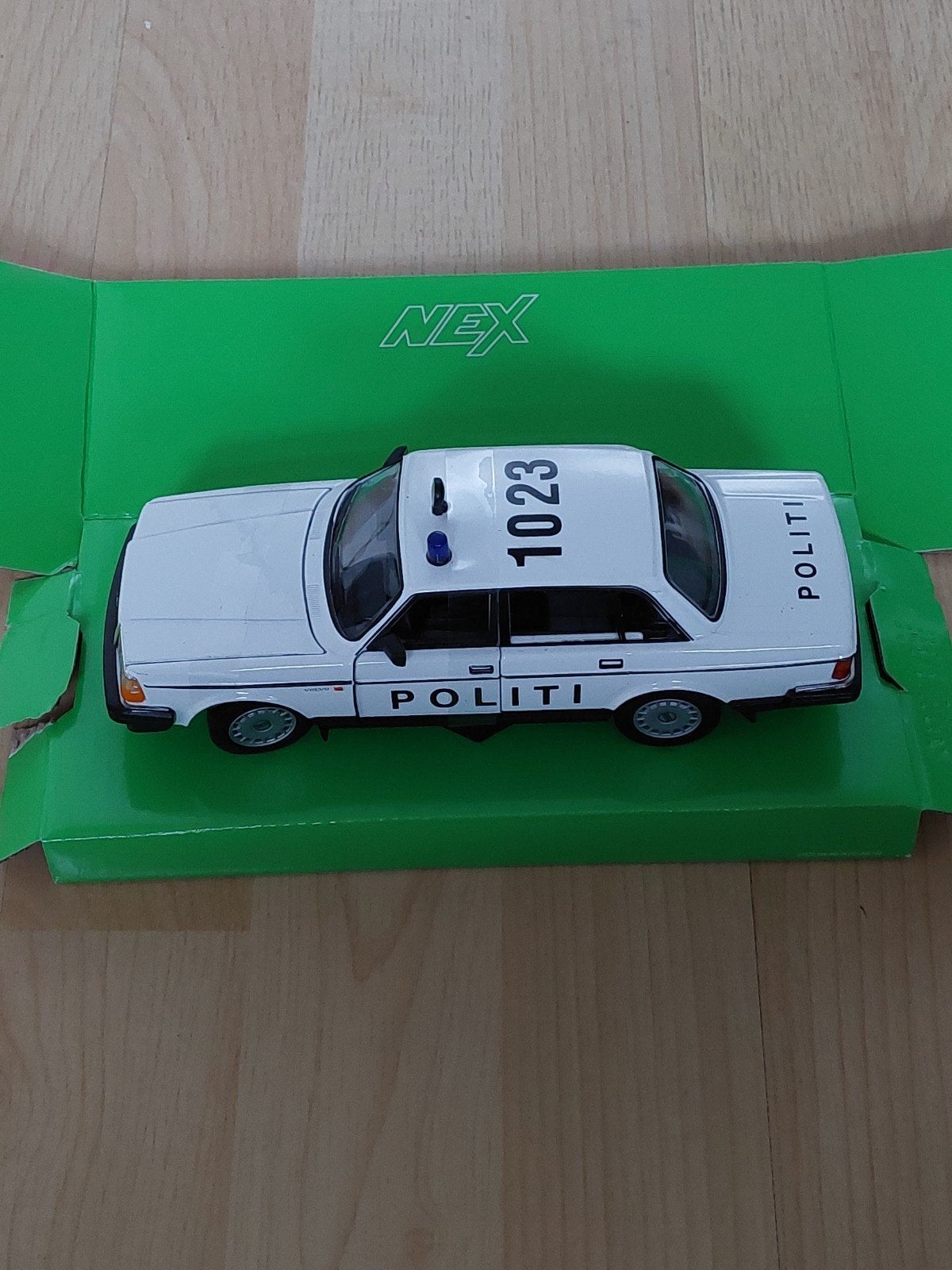 Schaalmodel Volvo GL Politiewagen Denemarken 1986 (1:24), Hobby en Vrije tijd, Modelauto's | 1:24, Ophalen of Verzenden, Nieuw