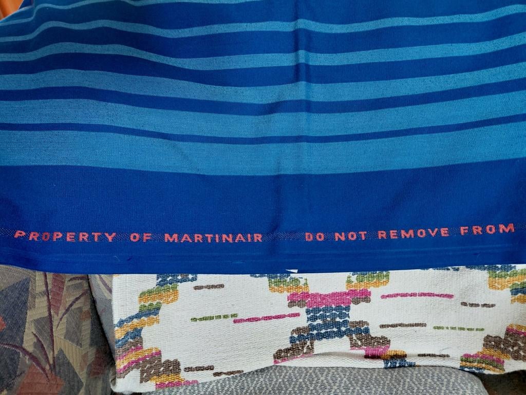 mooi Martinair tafelkleed. Donkerblauw. Tekst: do not remove, Ophalen of Verzenden, Zo goed als nieuw, Overige typen